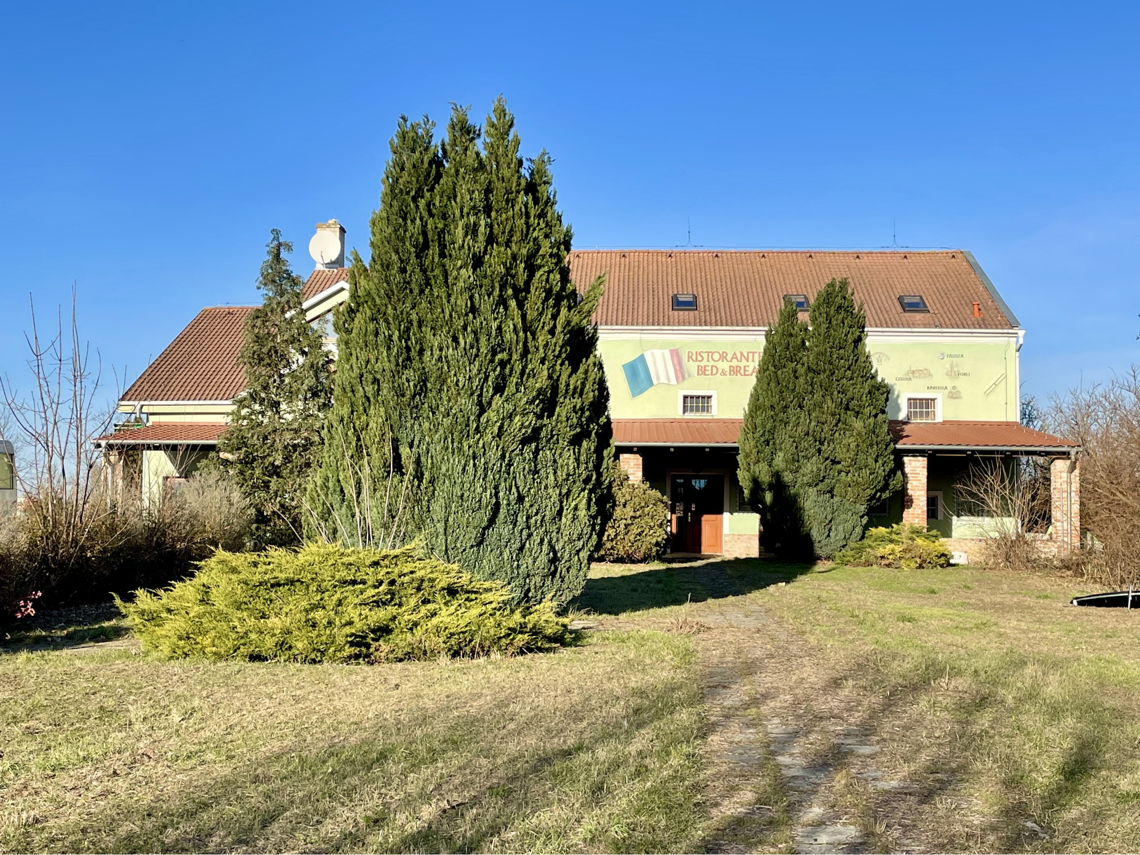 SLOVAKIA - PENZIÓN / HOTEL v Talianskom štýle