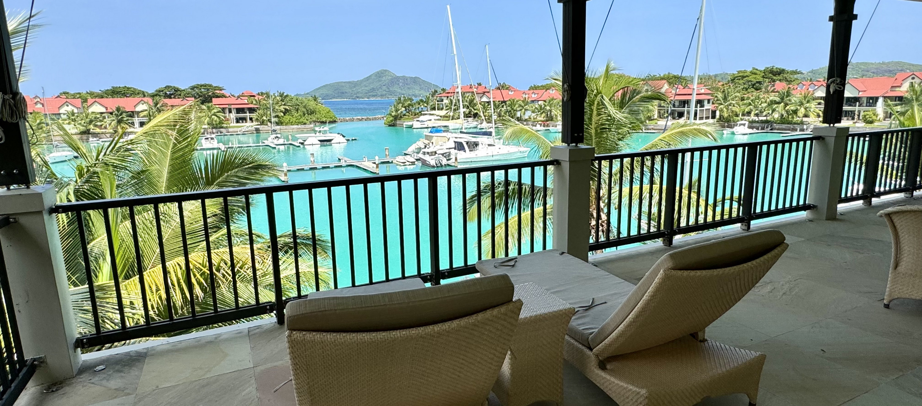 SEYCHELY / MAHÉ / Eden Island / LOFT APARTMÁN s terasou a výhľadom na oceán.