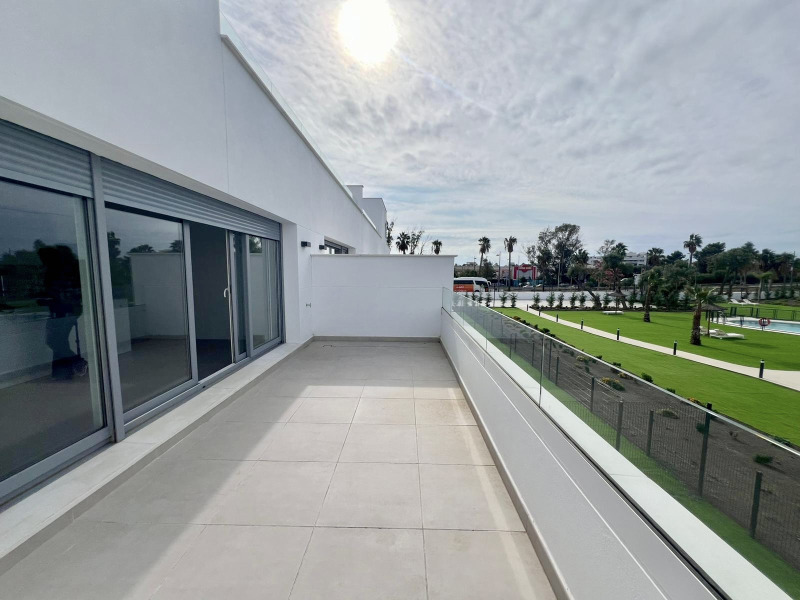 Costa del SOL / 2 spálňový Nový apartmán s veľkou terasou