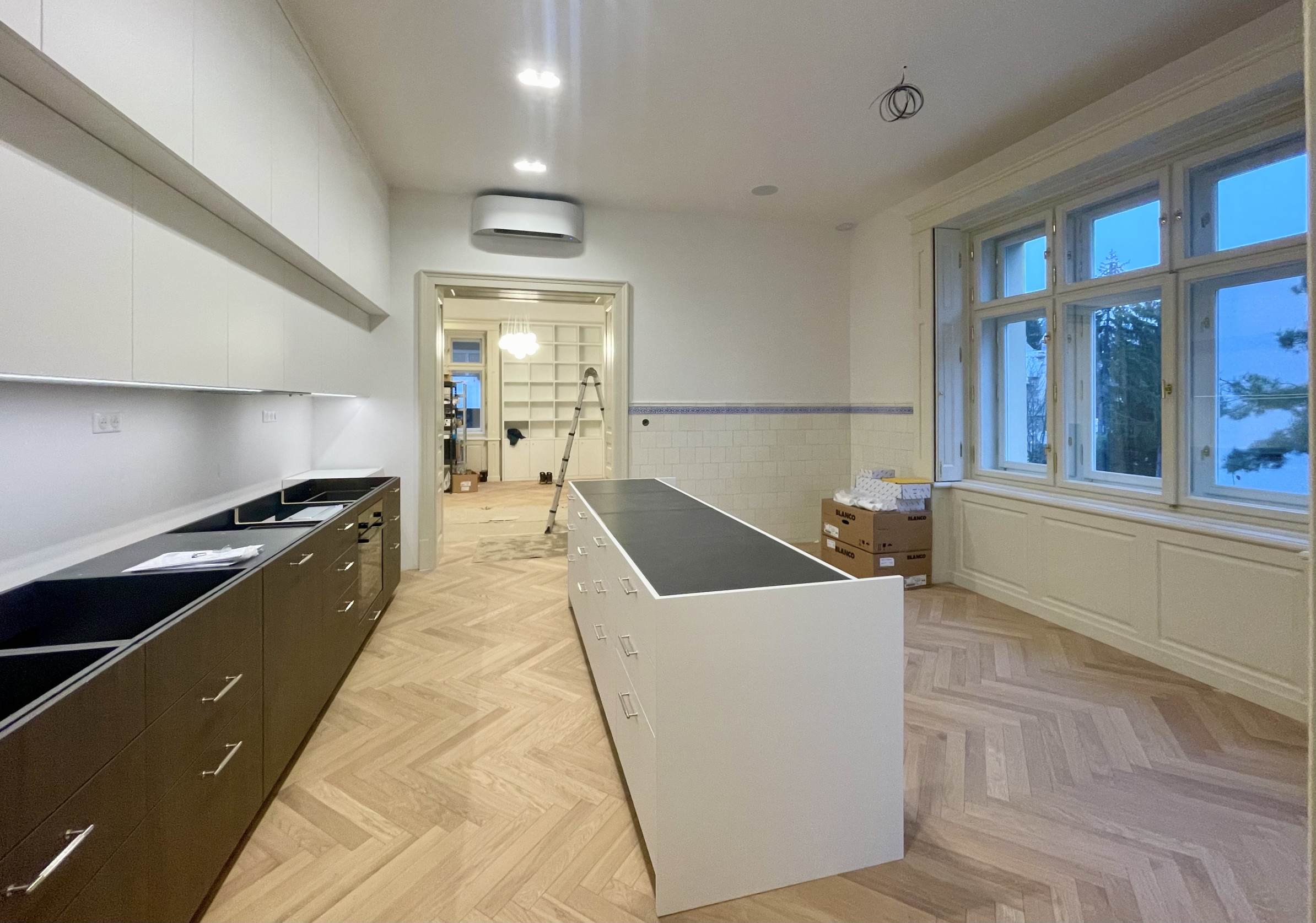 NOVÝ LUXUSNÝ 3 izb. BYT s TERASOU A GARÁŽOU V HISTORICKEJ VILE /PALISÁDY