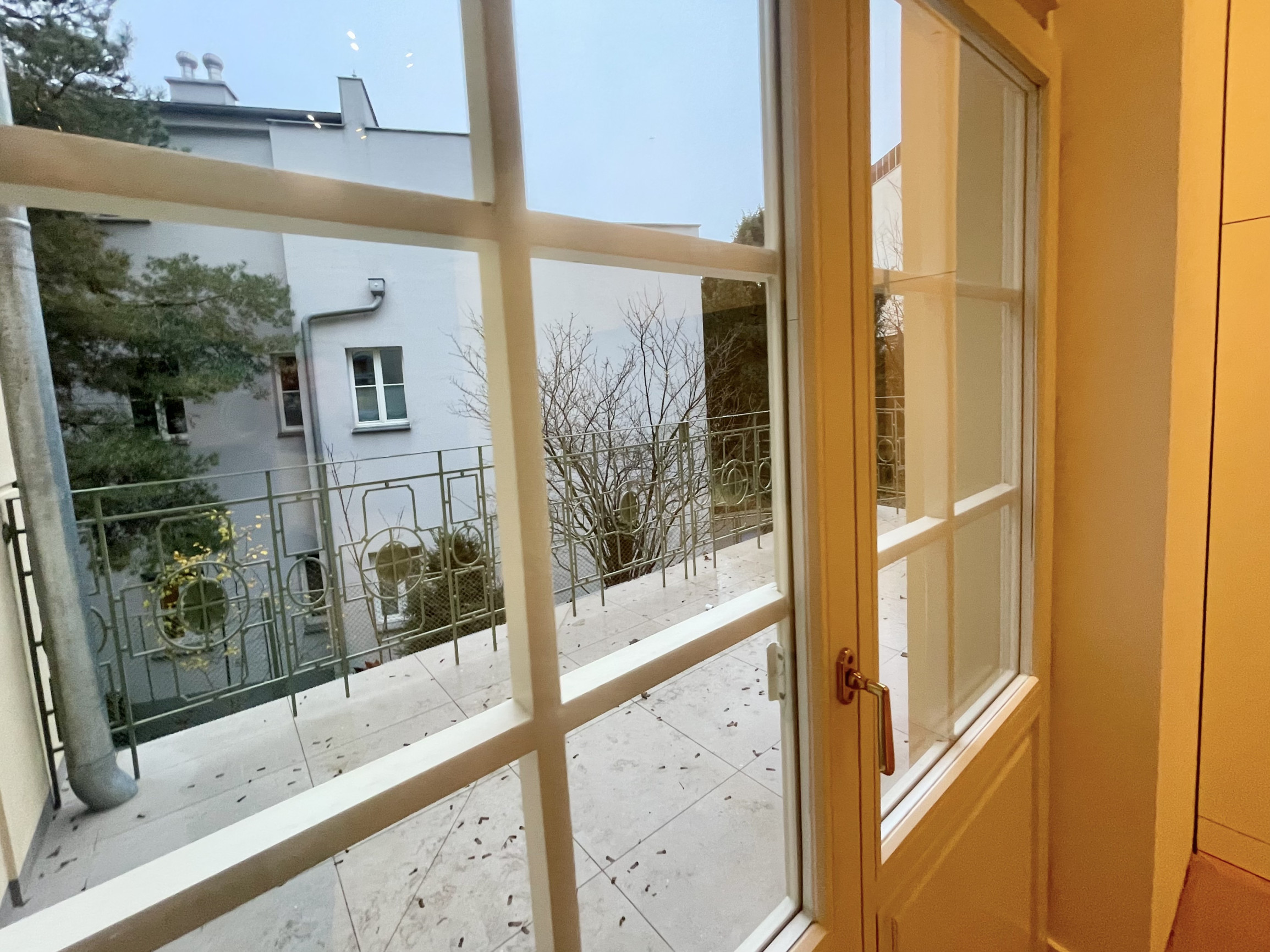 NOVÝ LUXUSNÝ 3 izb. BYT s TERASOU A GARÁŽOU V HISTORICKEJ VILE /PALISÁDY