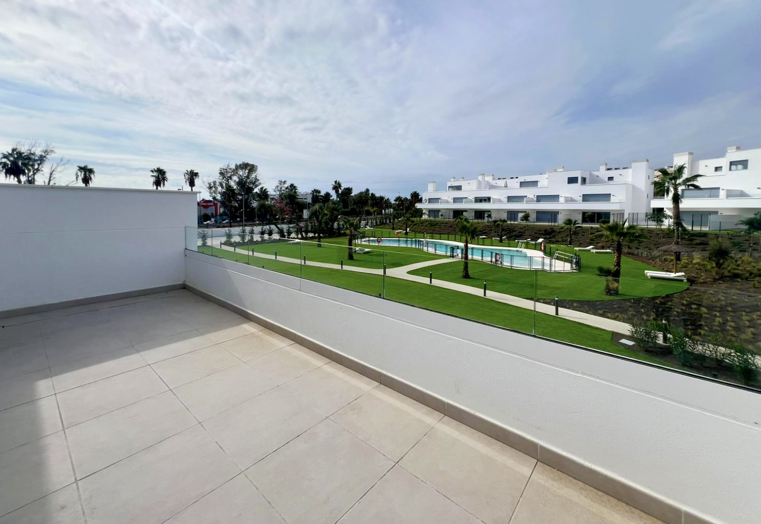 Costa del SOL - MARBELLA 2 spálňový Nový apartmán s veľkou terasou