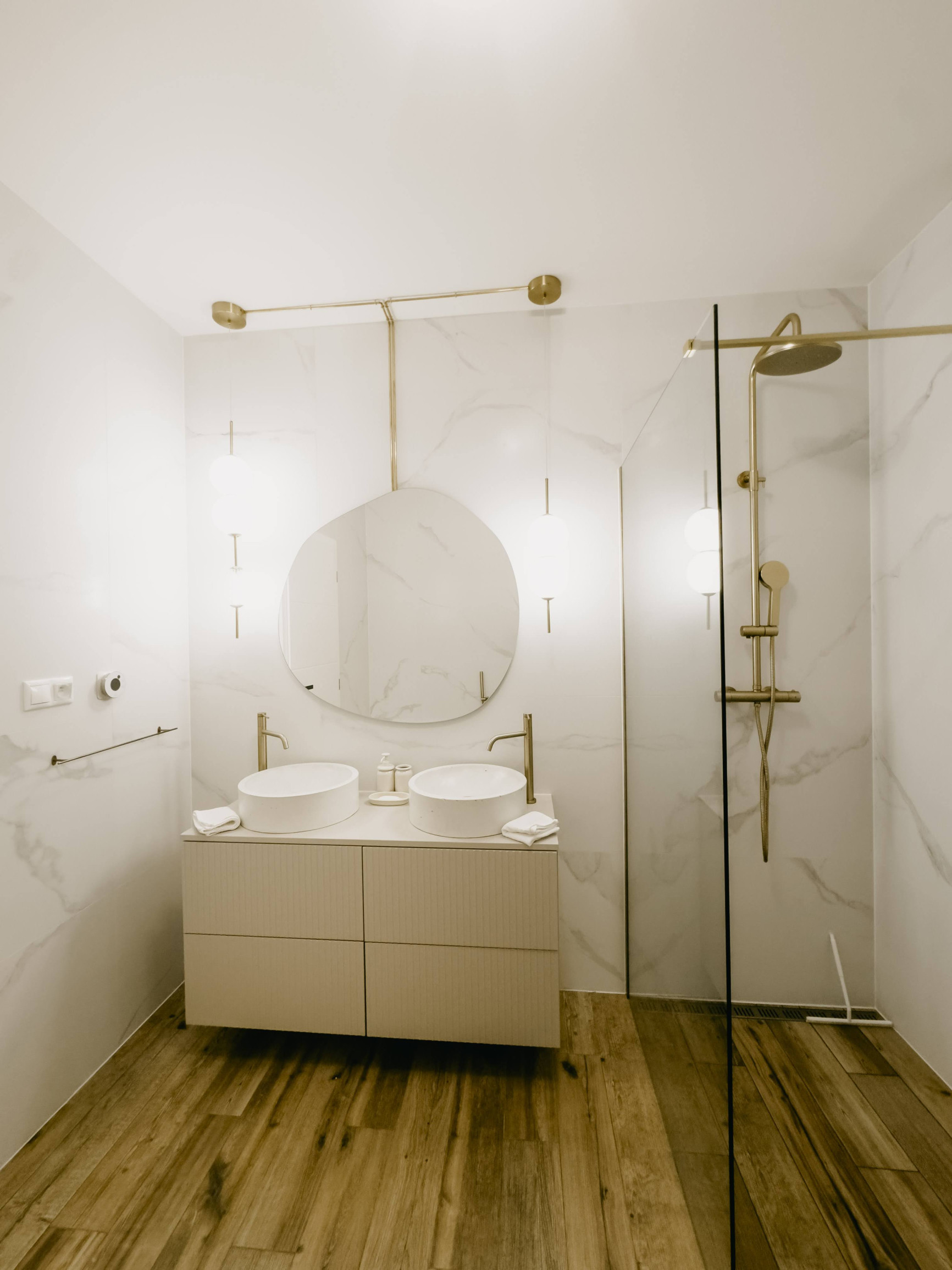 NOVÝ DIZAJNOVO ZARIADENÝ 4 Izb.byt v DVOJDOME