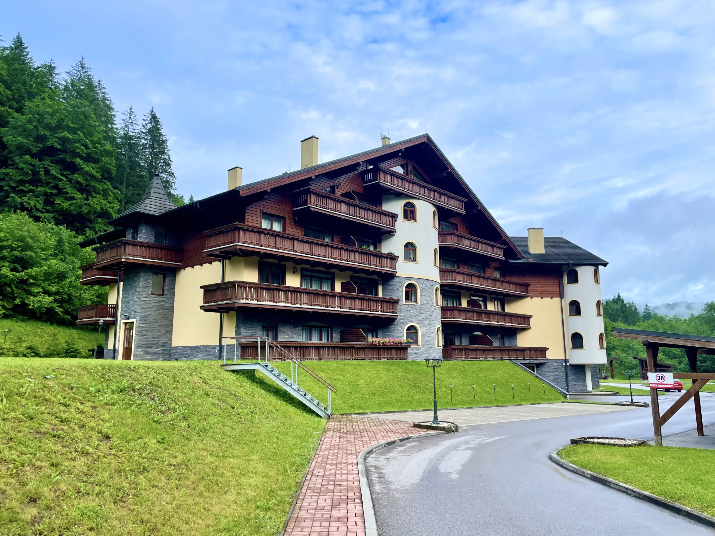 TÁLE - INVESTIČÝ 2-izbový byt. GOLF, LYŽOVANIE