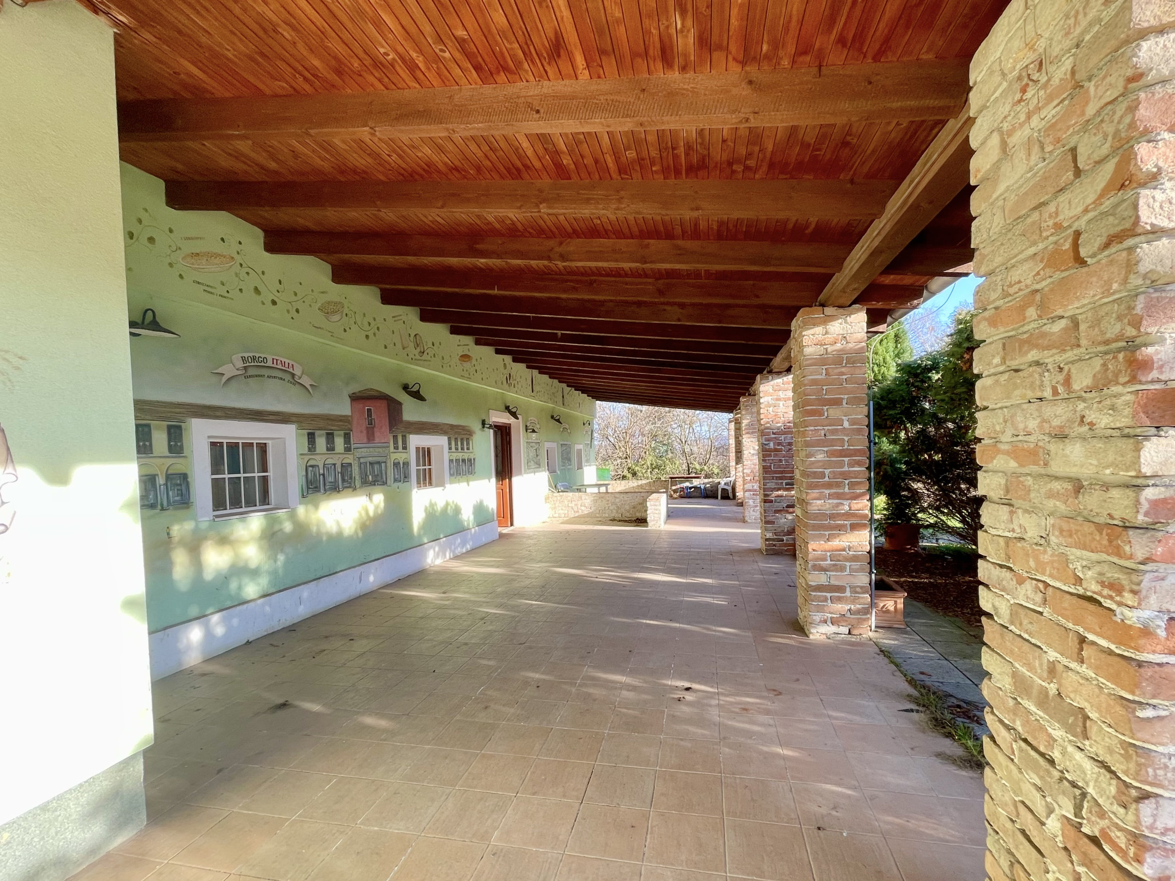 SLOVAKIA - PENZIÓN / HOTEL v Talianskom štýle