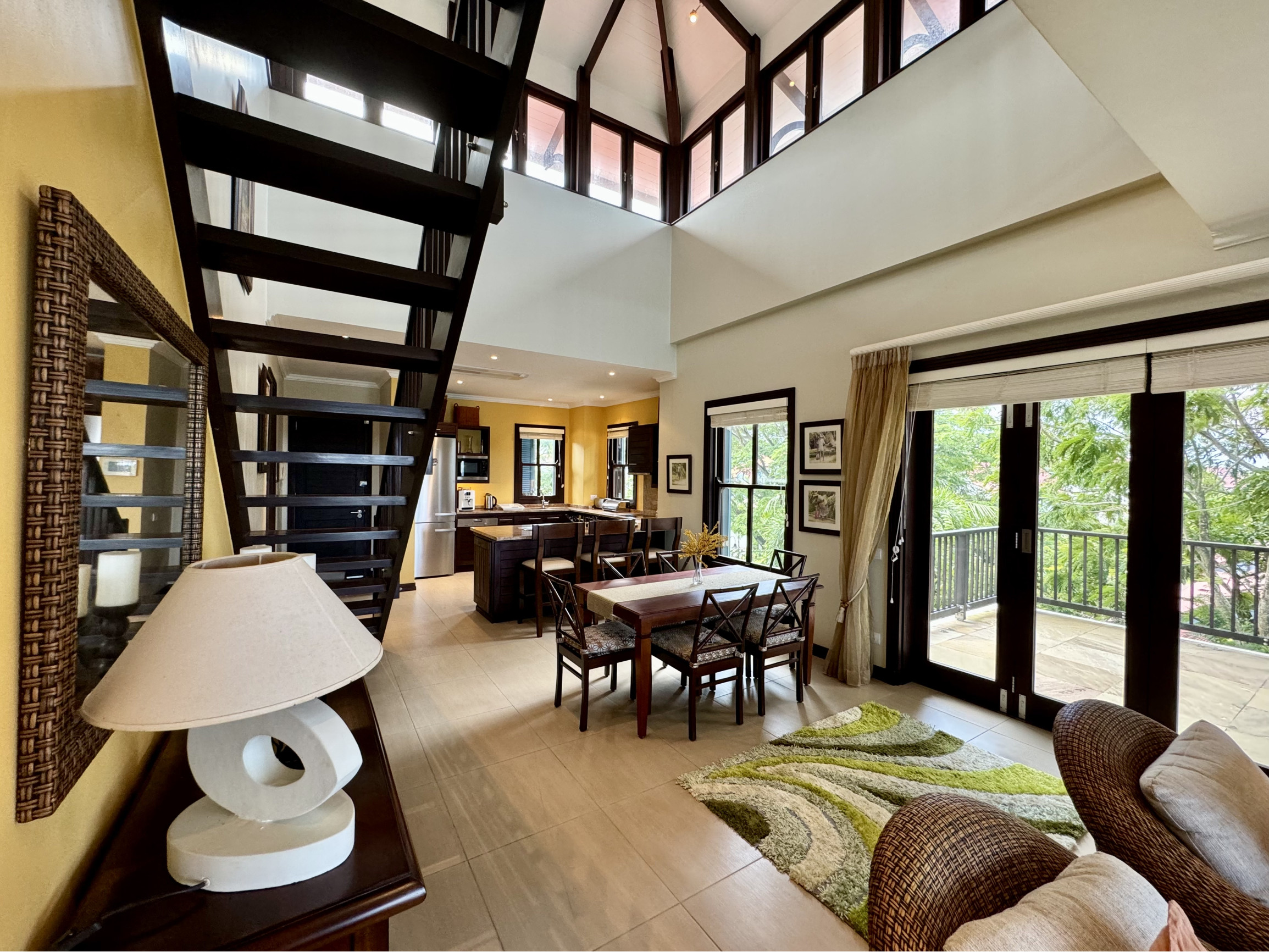 SEYCHELY / MAHÉ / Eden Island / LOFT APARTMÁN s terasou a výhľadom na oceán.