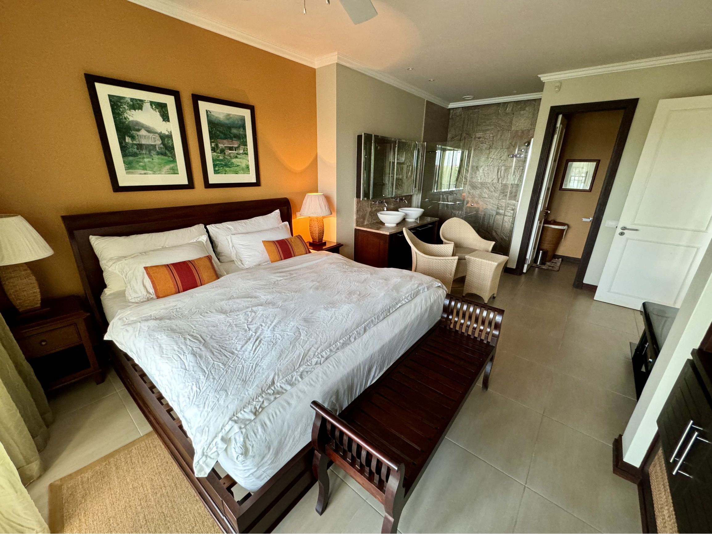 SEYCHELY / MAHÉ / Eden Island / LOFT APARTMÁN s terasou a výhľadom na oceán.