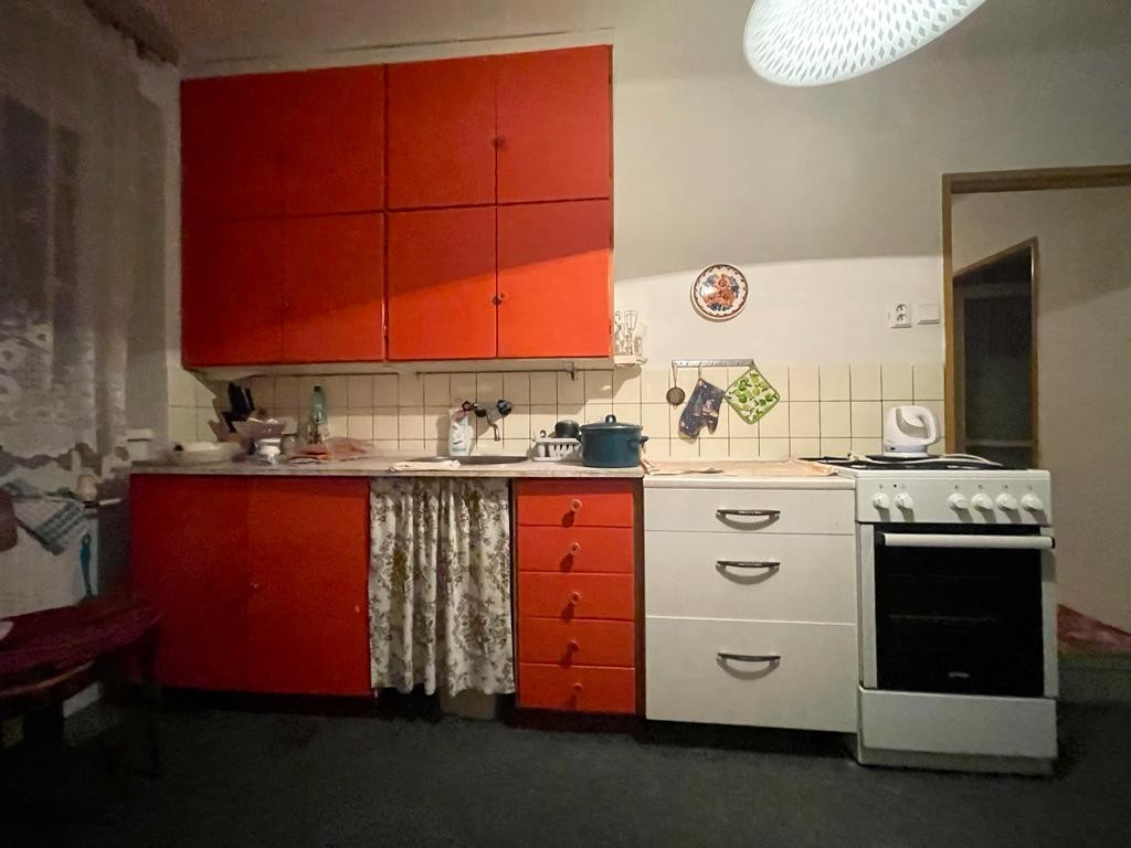 Veľkometrážny 2 izbový byt v centre mesta