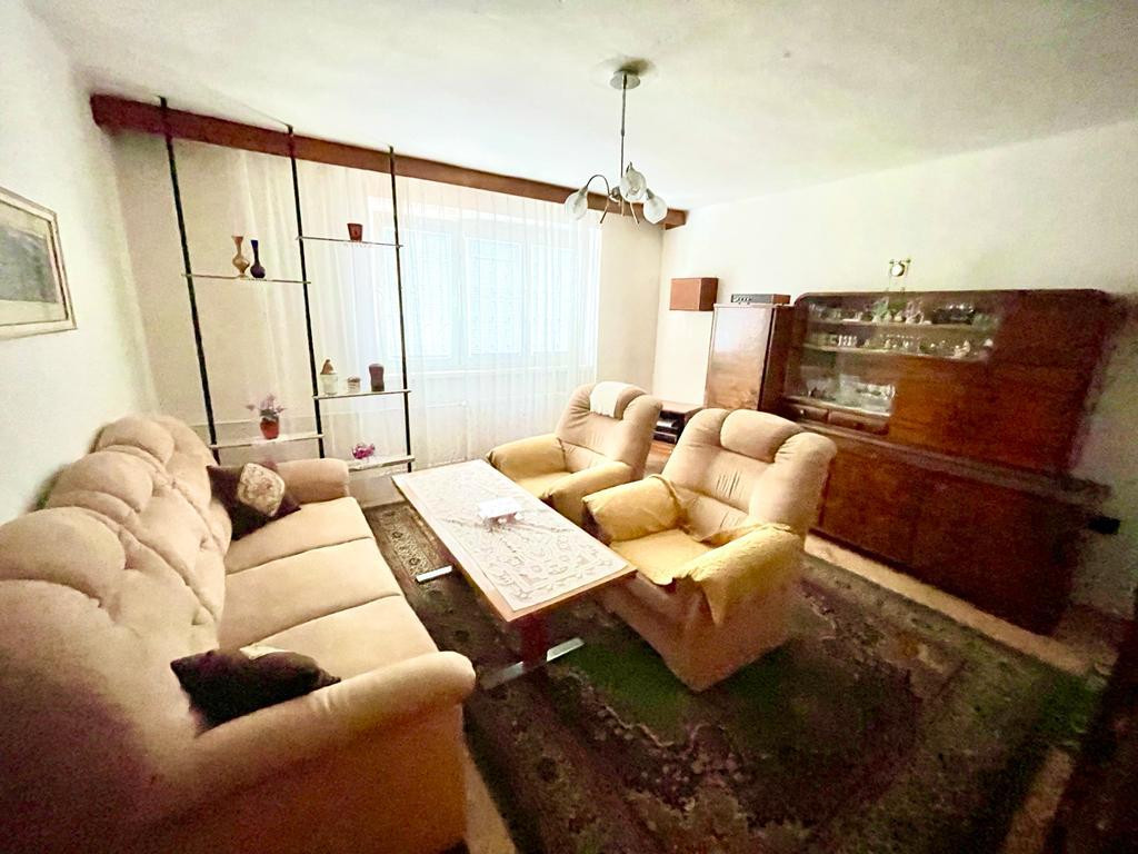 Veľkometrážny 2 izbový byt v centre mesta