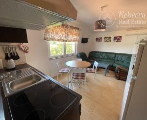 CHORVÁTSKO/ ISTRIA - VILA / 2 x 3 izbový BYT