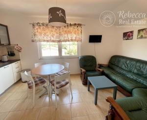 CHORVÁTSKO/ ISTRIA - VILA / 2 x 3 izbový BYT