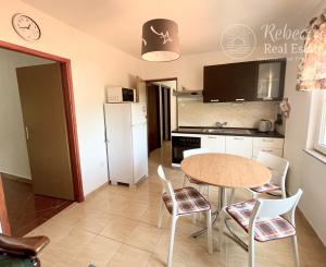 CHORVÁTSKO/ ISTRIA - VILA / 2 x 3 izbový BYT