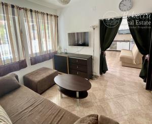 CHORVÁTSKO/ ISTRIA - VILA / 2 x 3 izbový BYT