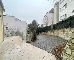 NOVÝ LUXUSNÝ 3 izb. BYT s TERASOU A GARÁŽOU V HISTORICKEJ VILE /PALISÁDY