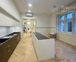 NOVÝ LUXUSNÝ 3 izb. BYT s TERASOU A GARÁŽOU V HISTORICKEJ VILE /PALISÁDY