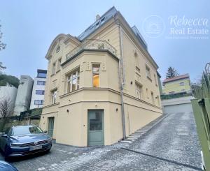 NOVÝ LUXUSNÝ 3 izb. BYT s TERASOU A GARÁŽOU V HISTORICKEJ VILE /PALISÁDY