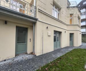 Nový 1,5 izb. BYT/KANCELÁRIĄ s Parkovaním V HISTORICKEJ VILE /PALISÁDY