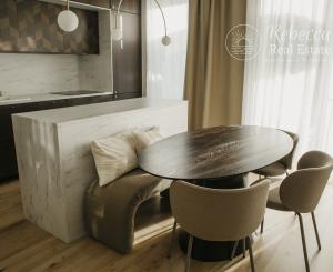 NOVÝ DIZAJNOVO ZARIADENÝ 4 Izb.byt v DVOJDOME