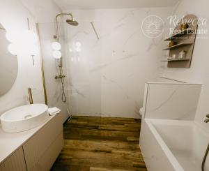 NOVÝ DIZAJNOVO ZARIADENÝ 4 Izb.byt v DVOJDOME