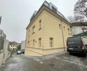 Nový 1,5 izb. BYT/KANCELÁRIA V HISTORICKEJ VILE /PALISÁDY