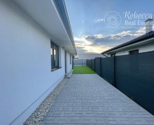 NOVÝ DIZAJNOVO ZARIADENÝ 4 Izb.byt v DVOJDOME