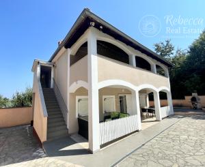 CHORVÁTSKO/ ISTRIA - VILA / 2 x 3 izbový BYT