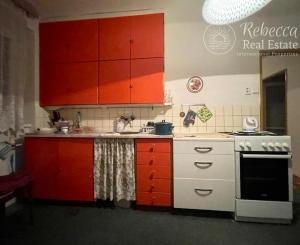 Veľkometrážny 2 izbový byt v centre mesta