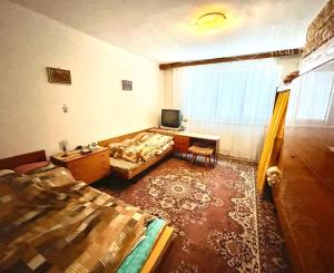 Veľkometrážny 2 izbový byt v centre mesta