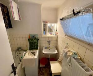 Veľkometrážny 2 izbový byt v centre mesta