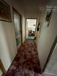 Veľkometrážny 2 izbový byt v centre mesta