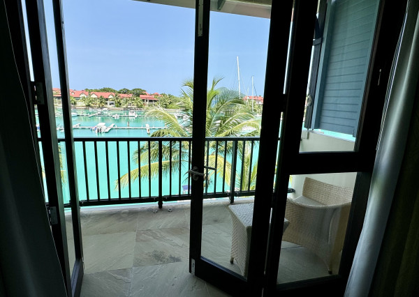 SEYCHELY / MAHÉ / Eden Island / LOFT APARTMÁN s terasou a výhľadom na oceán.