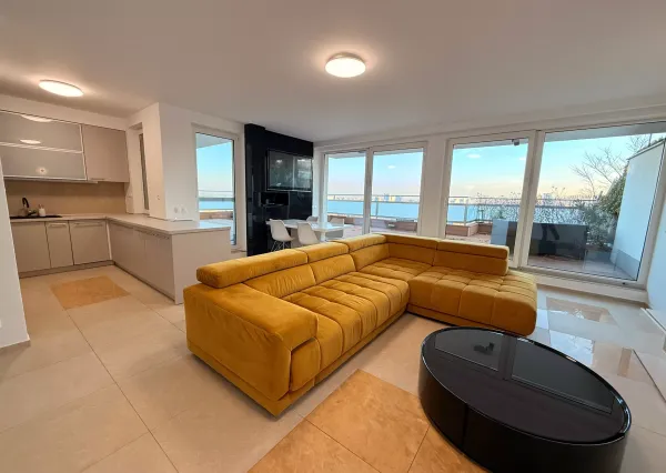 Beautiful 2 bedrooms apartment with big terrace