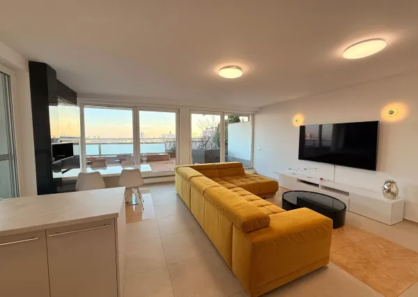 Beautiful 2 bedrooms apartment with big terrace