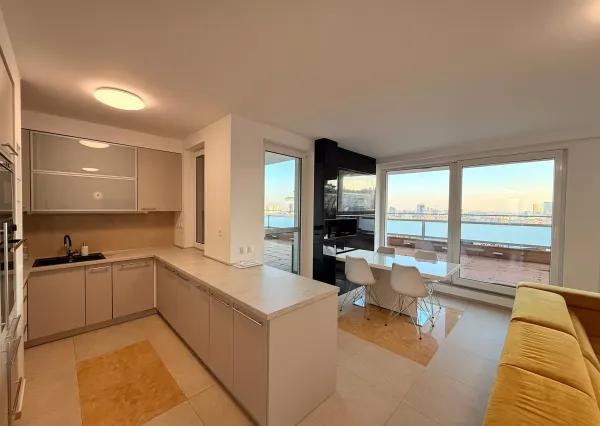 Beautiful 2 bedrooms apartment with big terrace