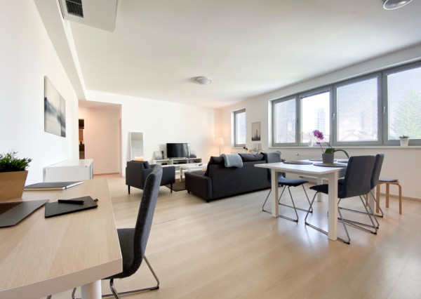 2 Bedrooms appartment near Nivy in Old Town with parking