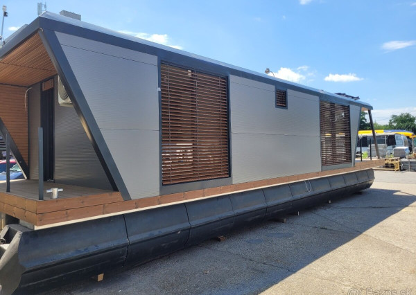 Úplne nový vysokomofrtne vybavený HAUSBOT