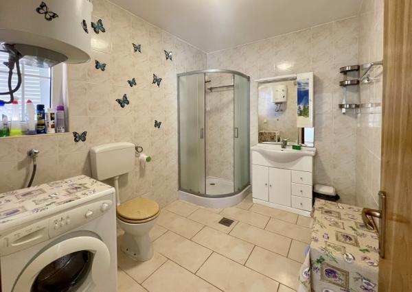 CHORVÁTSKO/ ISTRIA - VILA / 2 x 3 izbový BYT