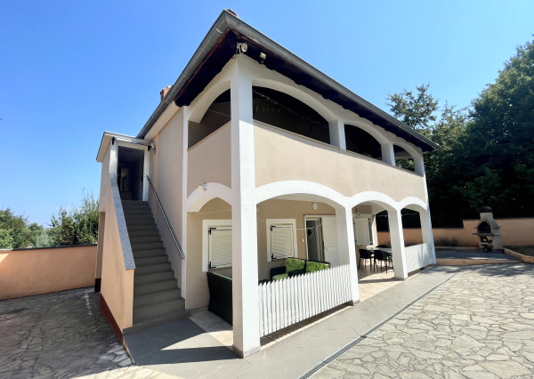 CHORVÁTSKO/ ISTRIA - VILA / 2 x 3 izbový BYT