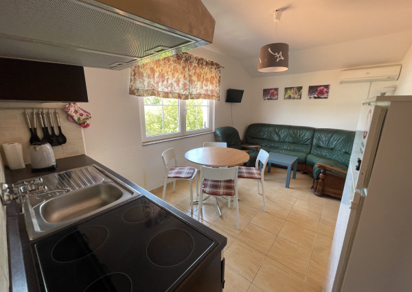 CHORVÁTSKO/ ISTRIA - VILA / 2 x 3 izbový BYT