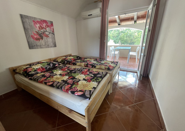 CHORVÁTSKO/ ISTRIA - VILA / 2 x 3 izbový BYT