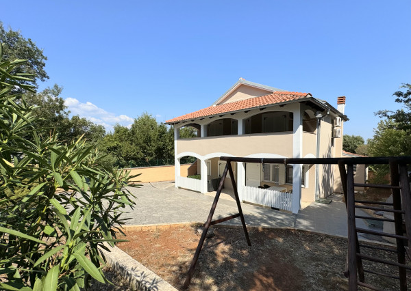 CHORVÁTSKO/ ISTRIA - VILA / 2 x 3 izbový BYT