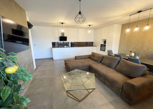 VEĽKORYSÝ 3 izb.BYT V TROJBYTOVKE v blízkosti Ružinova