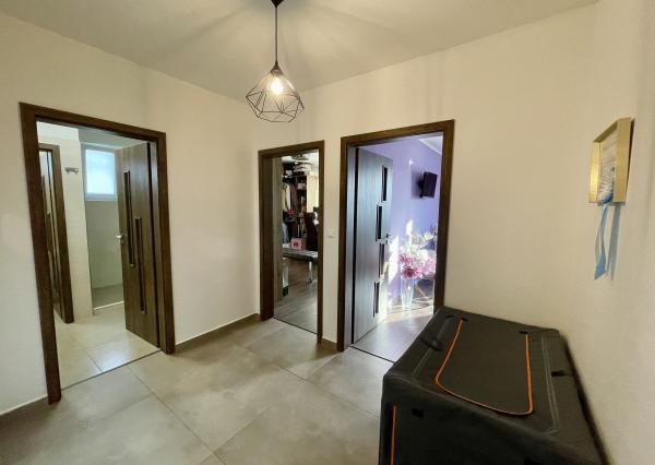 VEĽKORYSÝ 3 izb.BYT V TROJBYTOVKE v blízkosti Ružinova