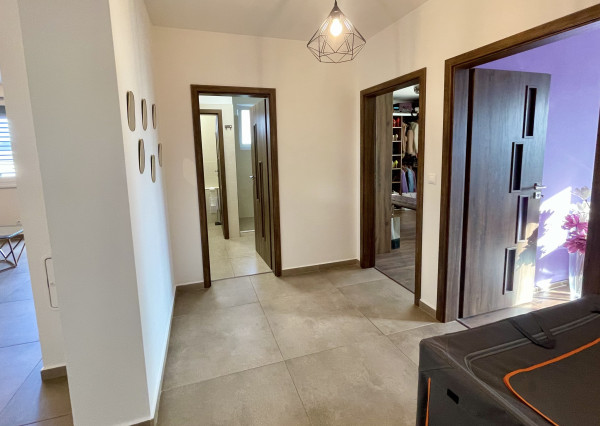 VEĽKORYSÝ 3 izb.BYT V TROJBYTOVKE v blízkosti Ružinova