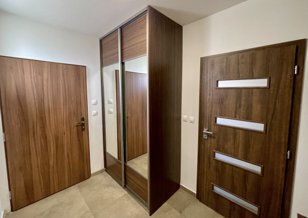 VEĽKORYSÝ 3 izb.BYT V TROJBYTOVKE v blízkosti Ružinova