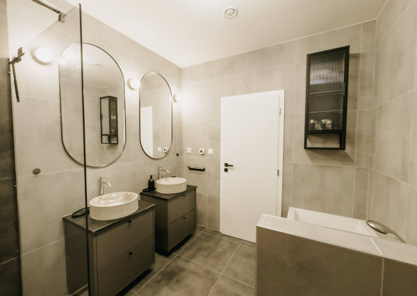 NOVÝ DIZAJNOVO ZARIADENÝ 4 Izb.byt v DVOJDOME