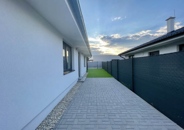 NOVÝ DIZAJNOVO ZARIADENÝ 4 Izb.byt v DVOJDOME