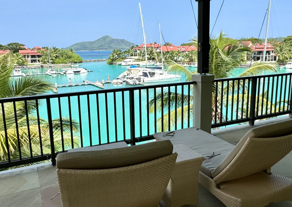 SEYCHELY / MAHÉ / Eden Island / LOFT APARTMÁN s terasou a výhľadom na oceán.