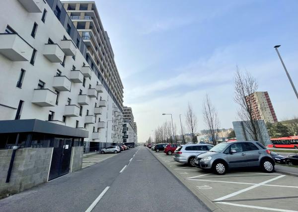 SLNEČNICE - 2 izb.byt so ZÁHRADKOU A PARKOVANÍM !