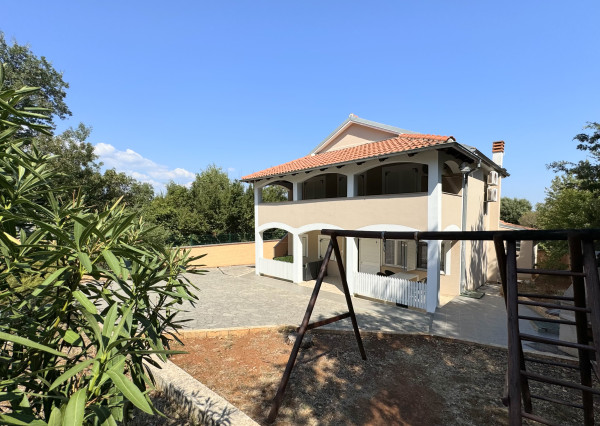 CHORVÁTSKO/ ISTRIA - VILA / 2 x 3 izbový BYT